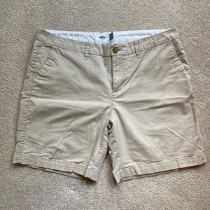 Old Navy khaki shorts size 10